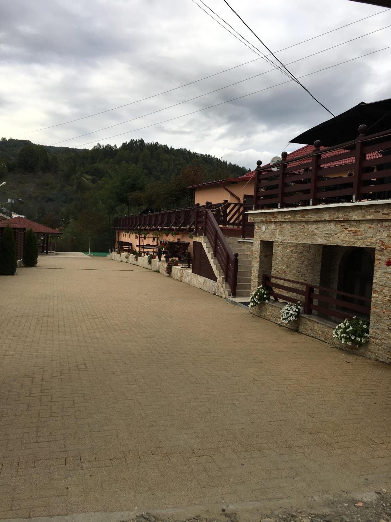 Pridvorul Haiducilor Slănic-Moldova Eksteriør bilde