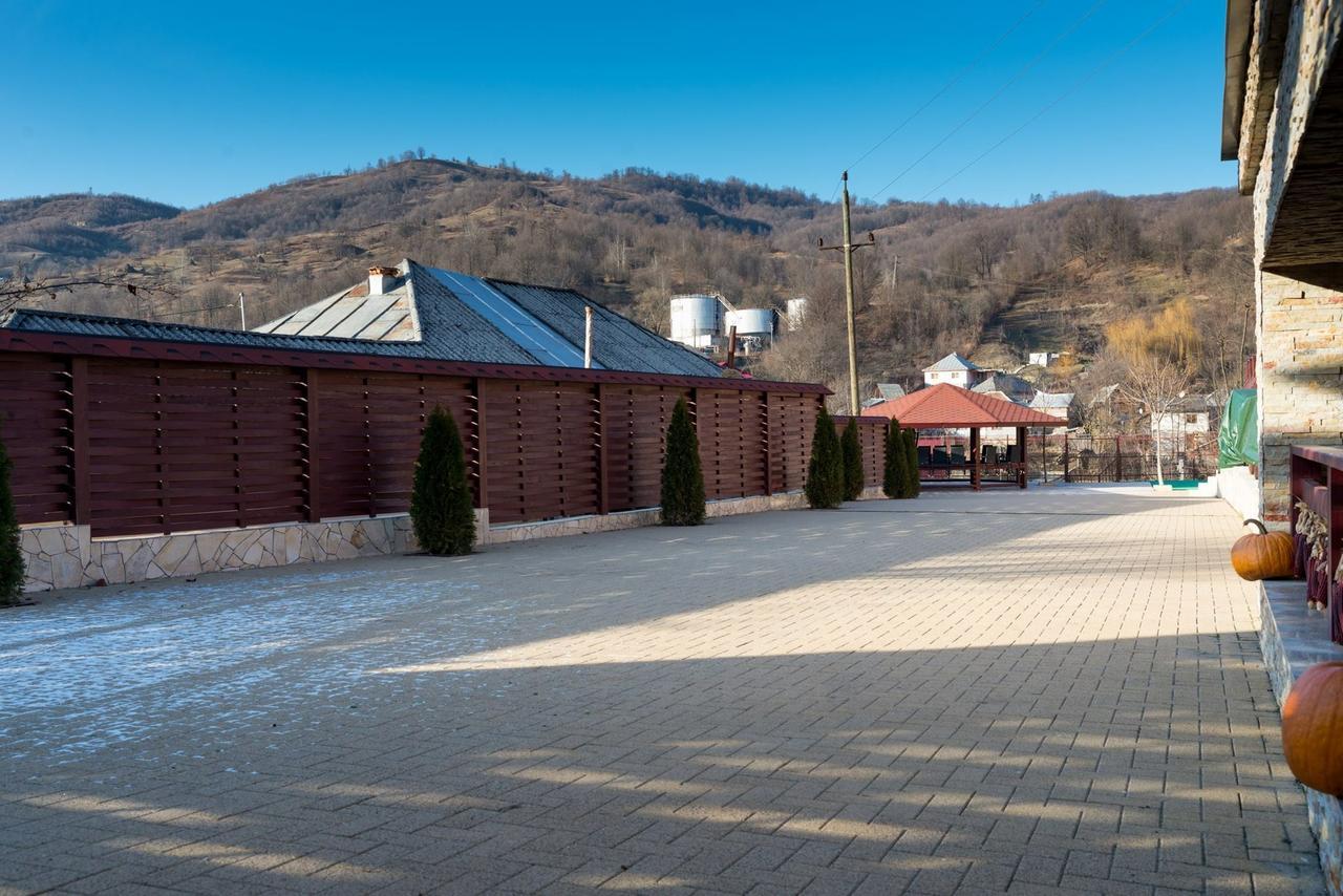 Pridvorul Haiducilor Slănic-Moldova Eksteriør bilde
